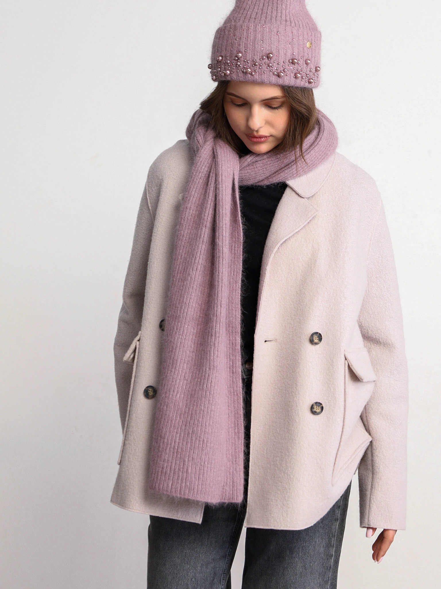 Шарф с декоративной нашивкой в ассортименте